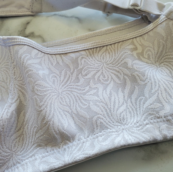 Playtex Bra 18 Hour Seamless Smoothing #4049 size 42D - Picture 6 of 16